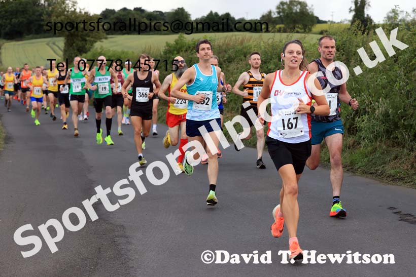 The 2024 Tynedale Pie n Peas 10k Road Race, Ovington to Low Prudhoe Country Park, Northumberland.  Photo: David T. Hewitson/Sports for All Pics
